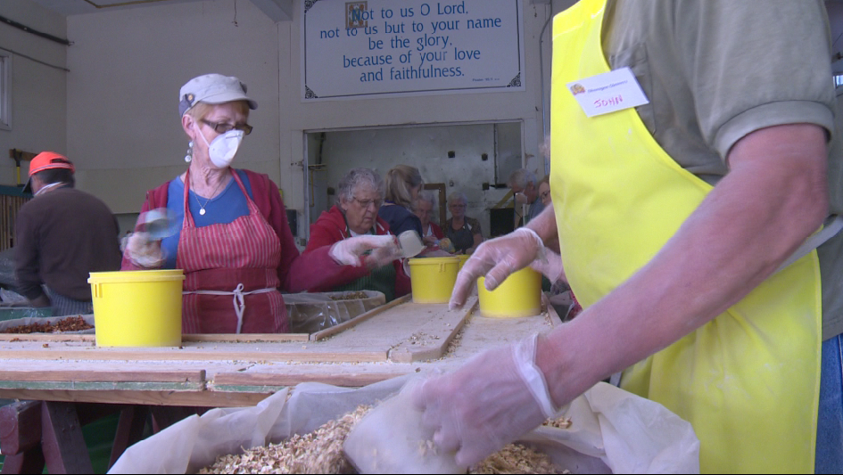 Okanagan Gleaners Society volunteers put together soup mixes to help feed the hungry. 