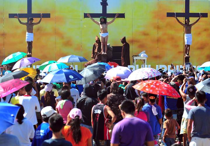 Tourist and residents alike flocks the area to watch the crucifixion of Gilbert Bargayo Good Friday procession, Cebu, Philippines - 03 Apr 2015