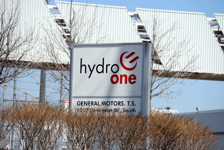 A Hydro One sign in Oshawa, Ont., April 12, 2015.