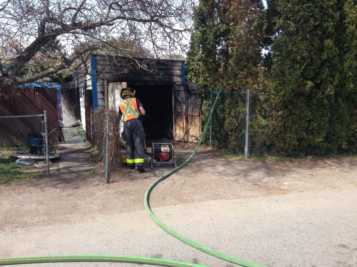 Neighbours extinguish garage fire in Kelowna - image