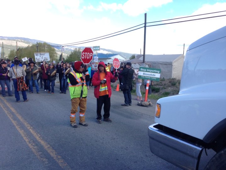 UPDATE Protesters disperse blockade, truck goes through