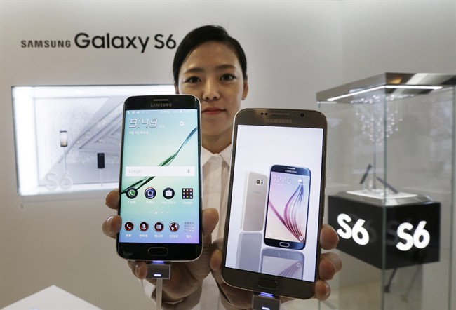 A model poses with a Samsung Electronics Co.'s Galaxy S6.
