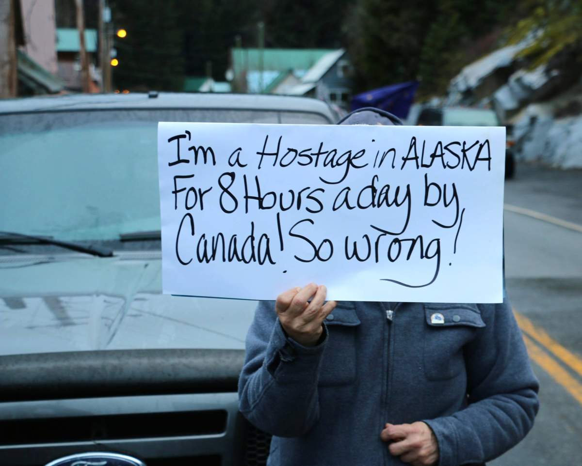 Stewart residents protest overnight border closure - image