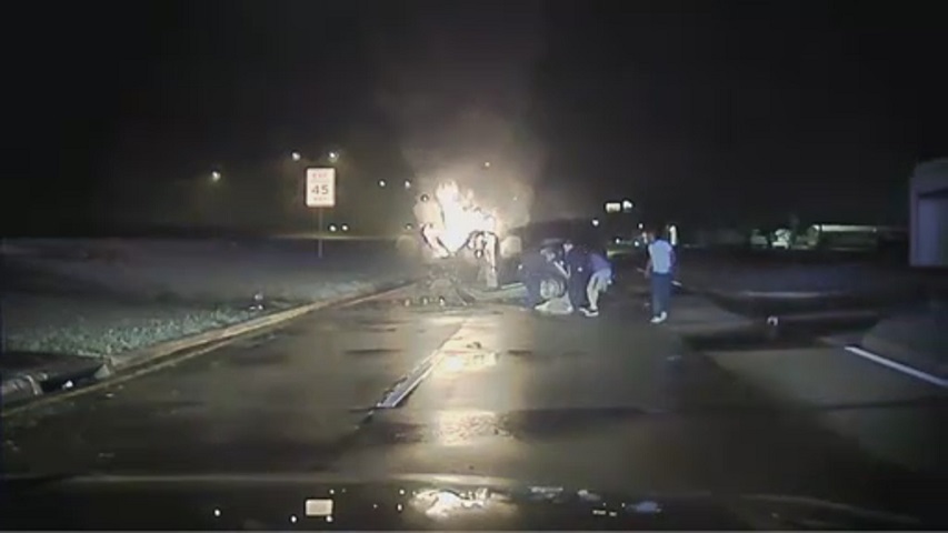 WATCH: Texas police officers rescue unconscious man from burning car ...