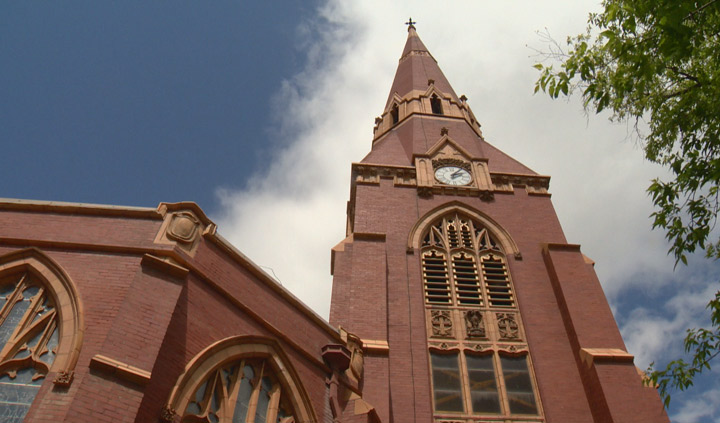 A Saskatoon cathedral will toll a chime 1,122 times to honour missing and murdered aboriginal women and girls between 1980 and 2012.