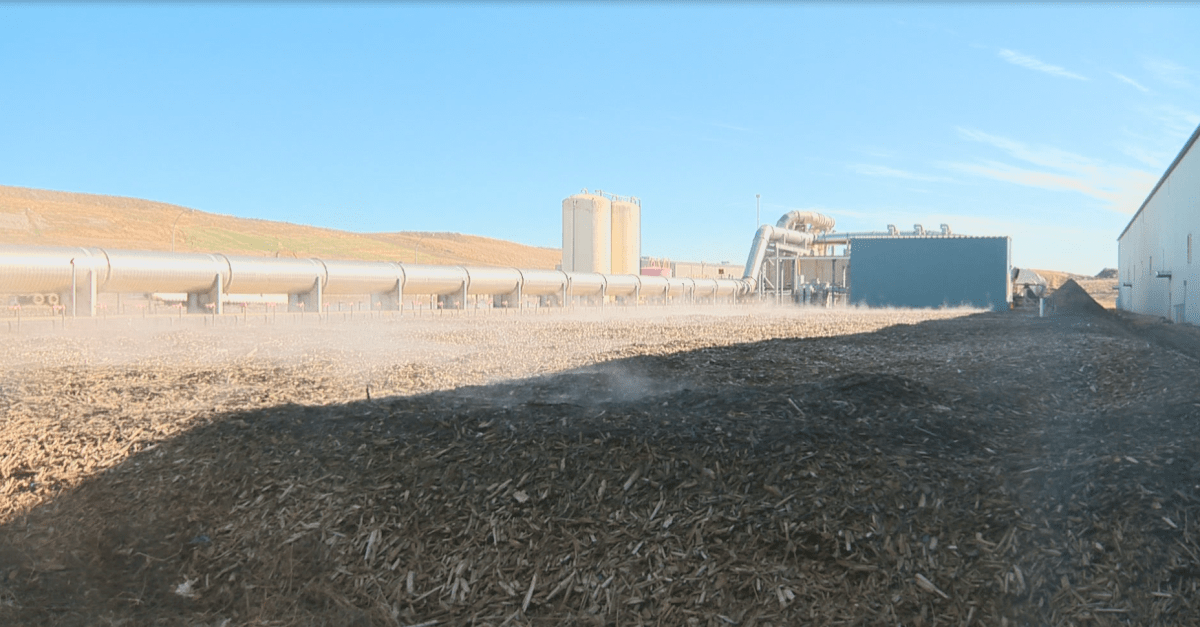 Air that goes through the bay passes through a biofilter before mixing in with outside air.