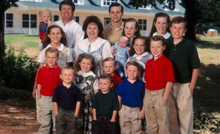 Josh Duggar, middle in back, pictured with his parents and siblings.