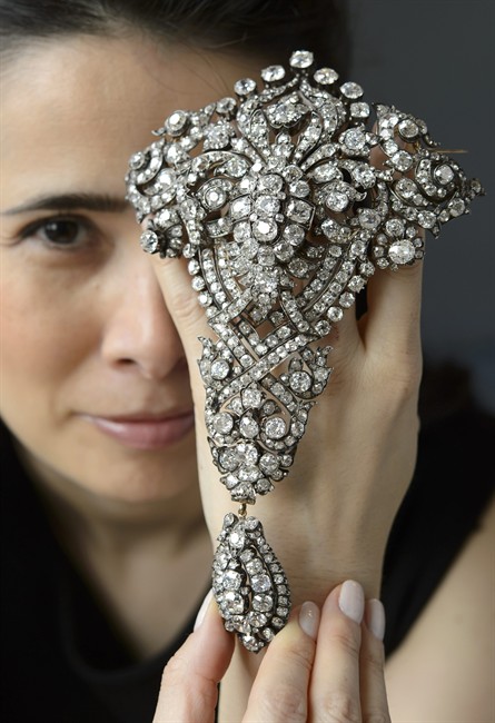 Kashmir sapphire ring fetches 7.3 million at auction