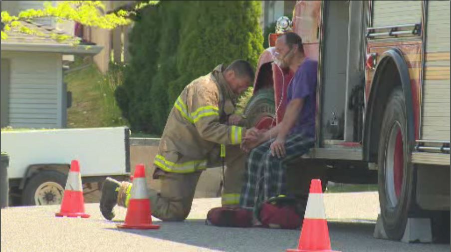 Kelowna hedge fire spreads to small structure - image