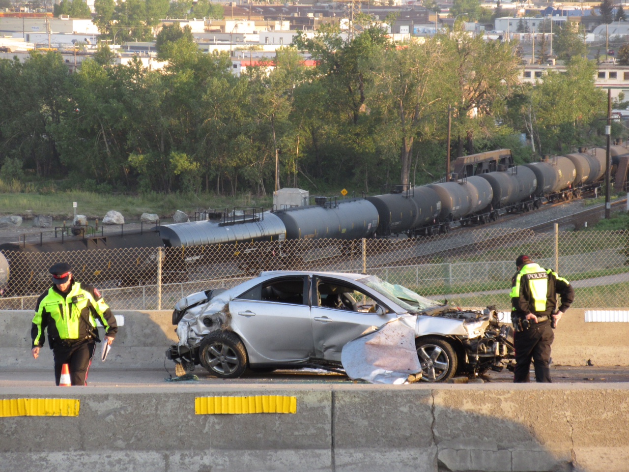 Crash closes southbound Deerfoot Trail during Monday morning commute ...