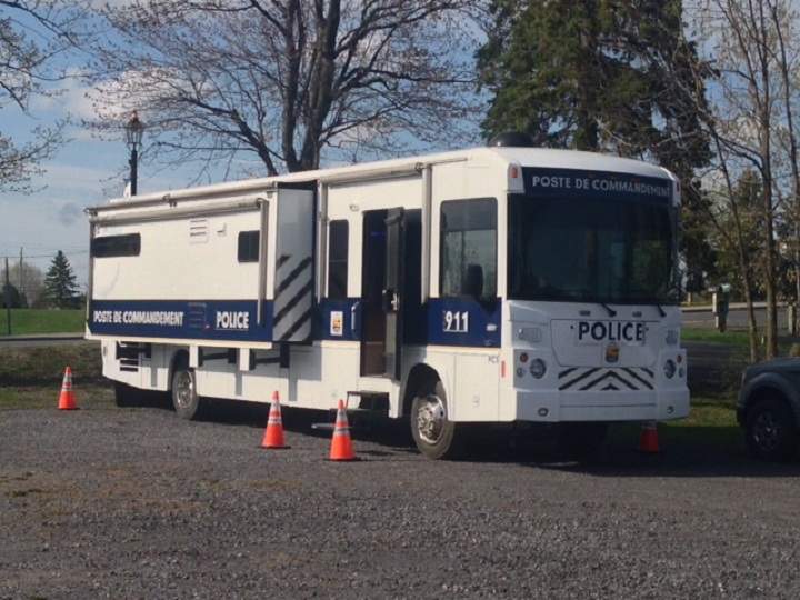 The search resumed for a 19-year-old man who went missing Monday evening after a canoeing accident in the Chambly basin on Tuesday, May 5, 2015.