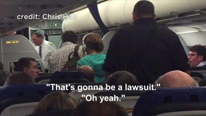 Pilot makes emergency landing to kick autistic girl off plane ...