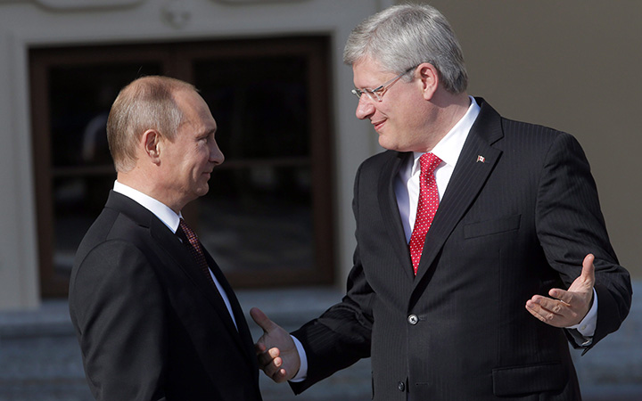 Russia's President Vladimir Putin, left, speaks with Canada's Prime Minister Stephen Harper during arrivals for the G-20 summit in St. Petersburg, Russia.