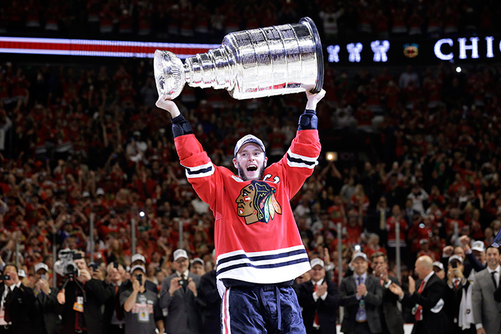 Tampa Bay hoists Stanley Cup for 2nd-straight year 