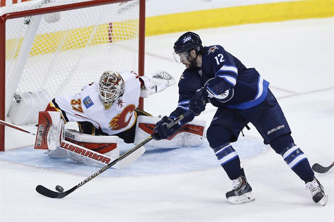 The Jets signed veteran winger Drew Stafford to a US$8.7-million, two-year contract.
