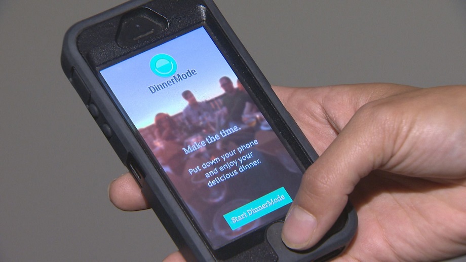 Cell phones in restaurants have become a common sight and one app is hoping to slow down that trend. 