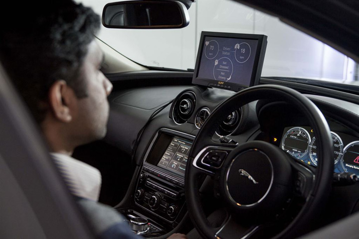 Jaguar wants to build a mind-reading Land Rover to predict distracted driving - image