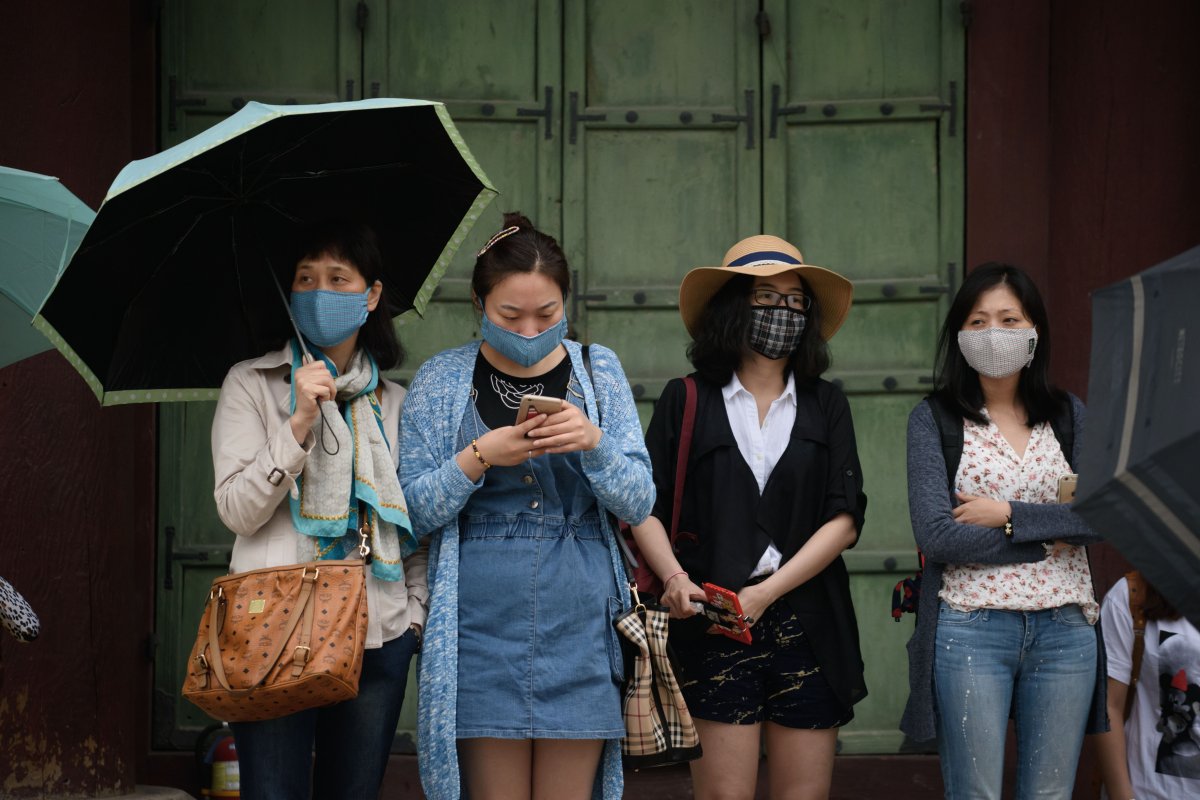 Tourists wearing face masks visit Gyeongbokgung palace in central Seoul on June 5, 2015.