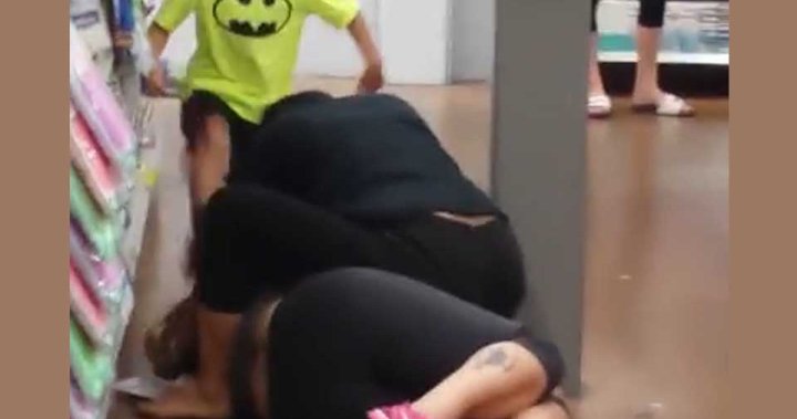 Walmart brawl involving 2 women, a child caught on camera