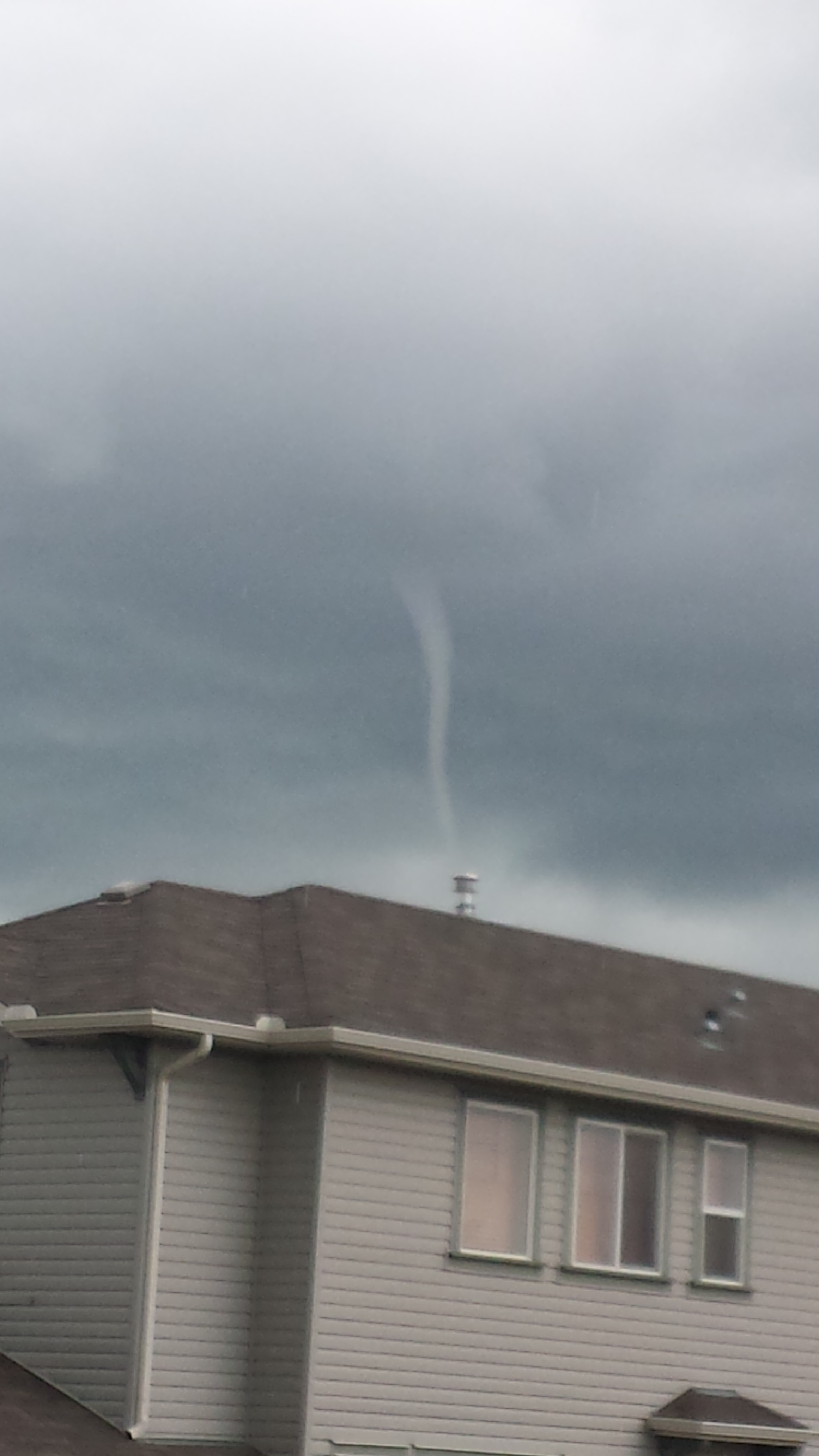 Funnel clouds spotted in and around Calgary Globalnews.ca