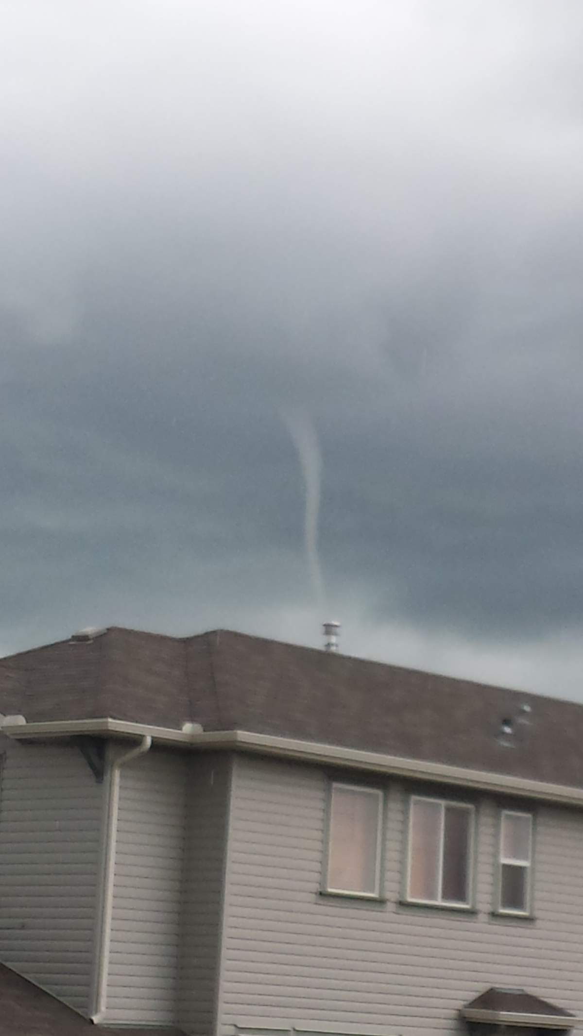 Funnel clouds spotted in and around Calgary - image