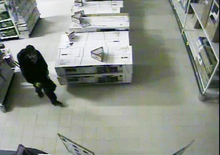 Police release security images of suspect in Timmins standoff - Toronto ...