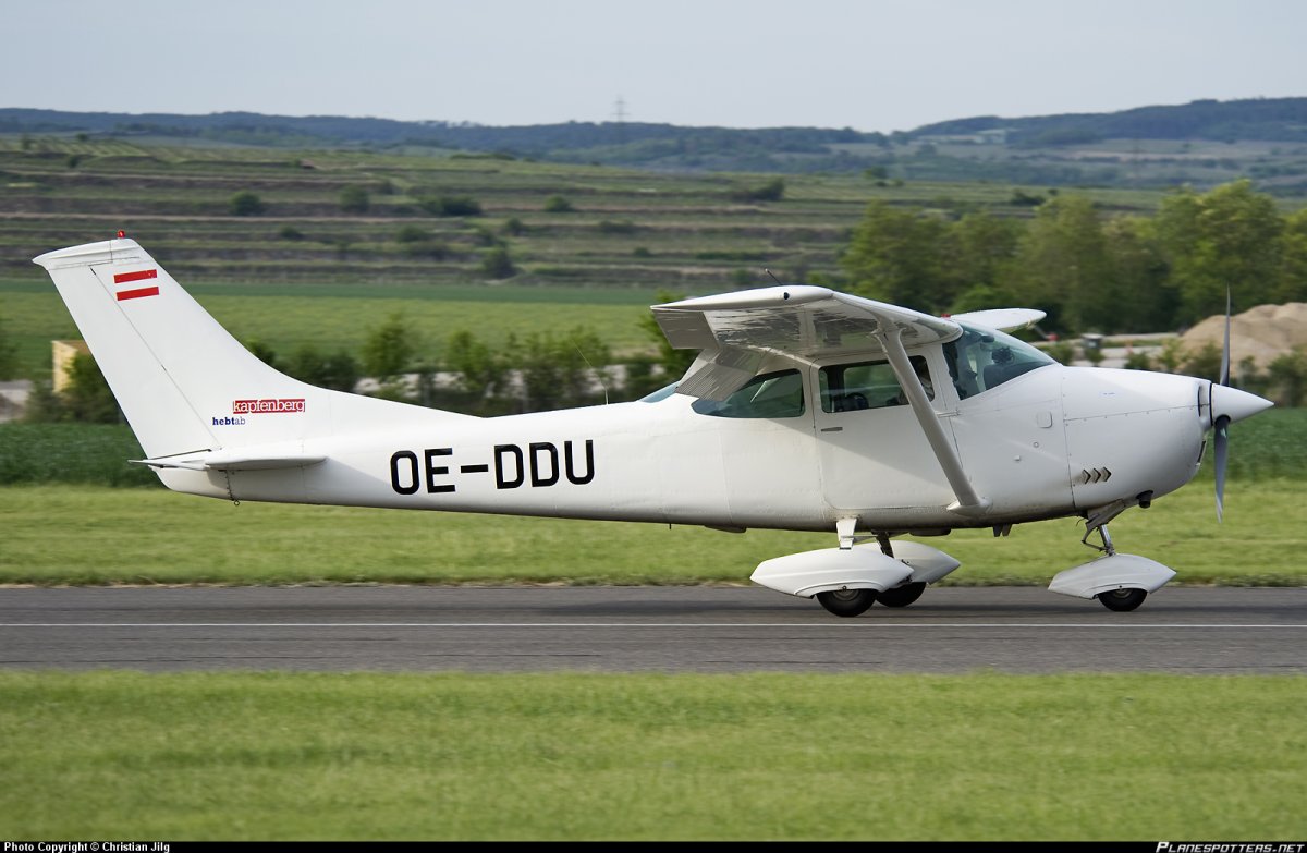 A photo of a Cessna 182L Skkylane taken May 2012. 