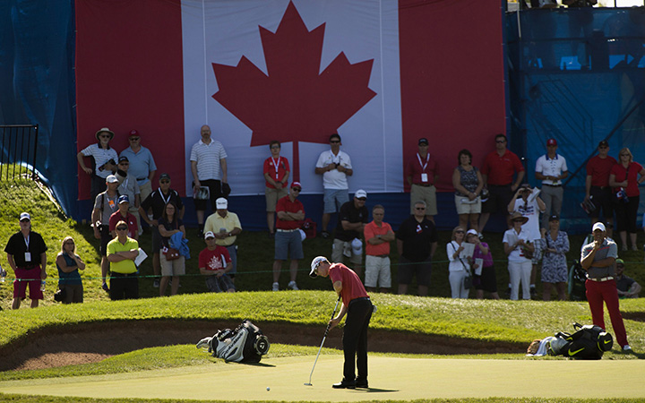 David Hearn from Brantford, Ont., putts on the 18th green during second round of play at the Canadian Open golf tournament in Oakville, Ont., on Friday, July 24, 2015. 