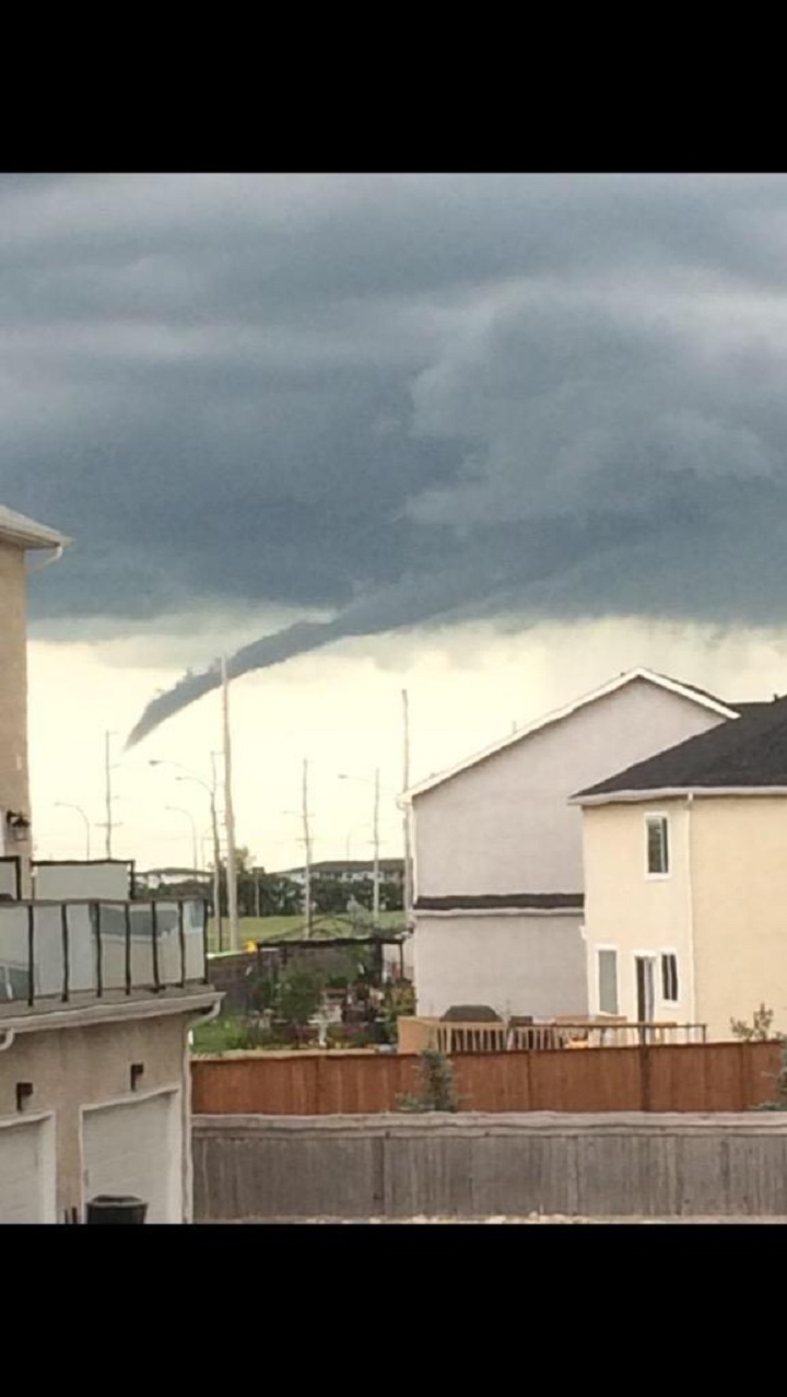 Video, photos funnel cloud spotted in south Winnipeg Winnipeg