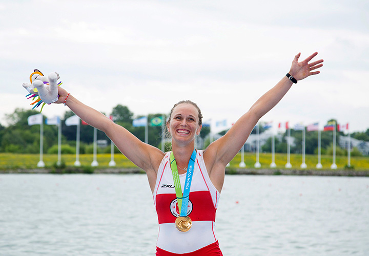 Canada's Carling Zeeman celebrates with her gold medal in the women's single sculls at the 2015 Pan Am Games at the Royal Canadian Henley Rowing Course in St. Catharines, Ont. on Tuesday, July 14, 2015. 