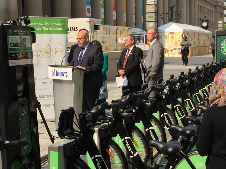 Transportation Minister Steven Del Duca announces a $4.9 million investment to expand Bike Share Toronto.