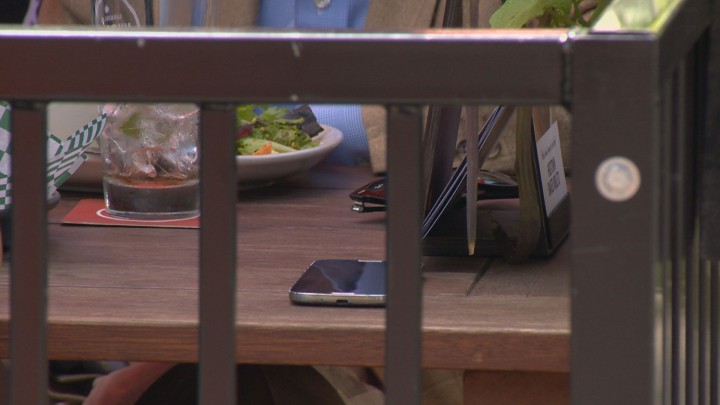 DinnerMode: Stop looking at your smartphone and socialize instead - image