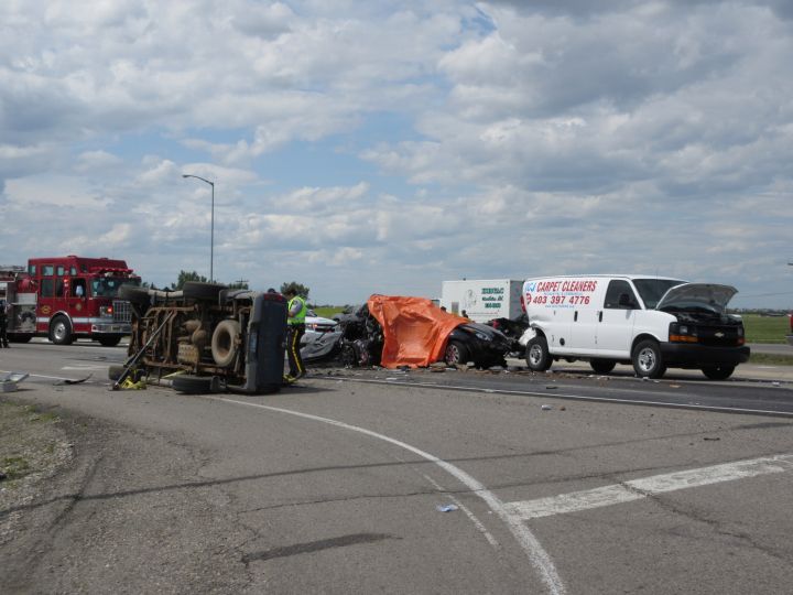 Woman Dead After Highway 1 Crash East Of Calgary | Globalnews.ca