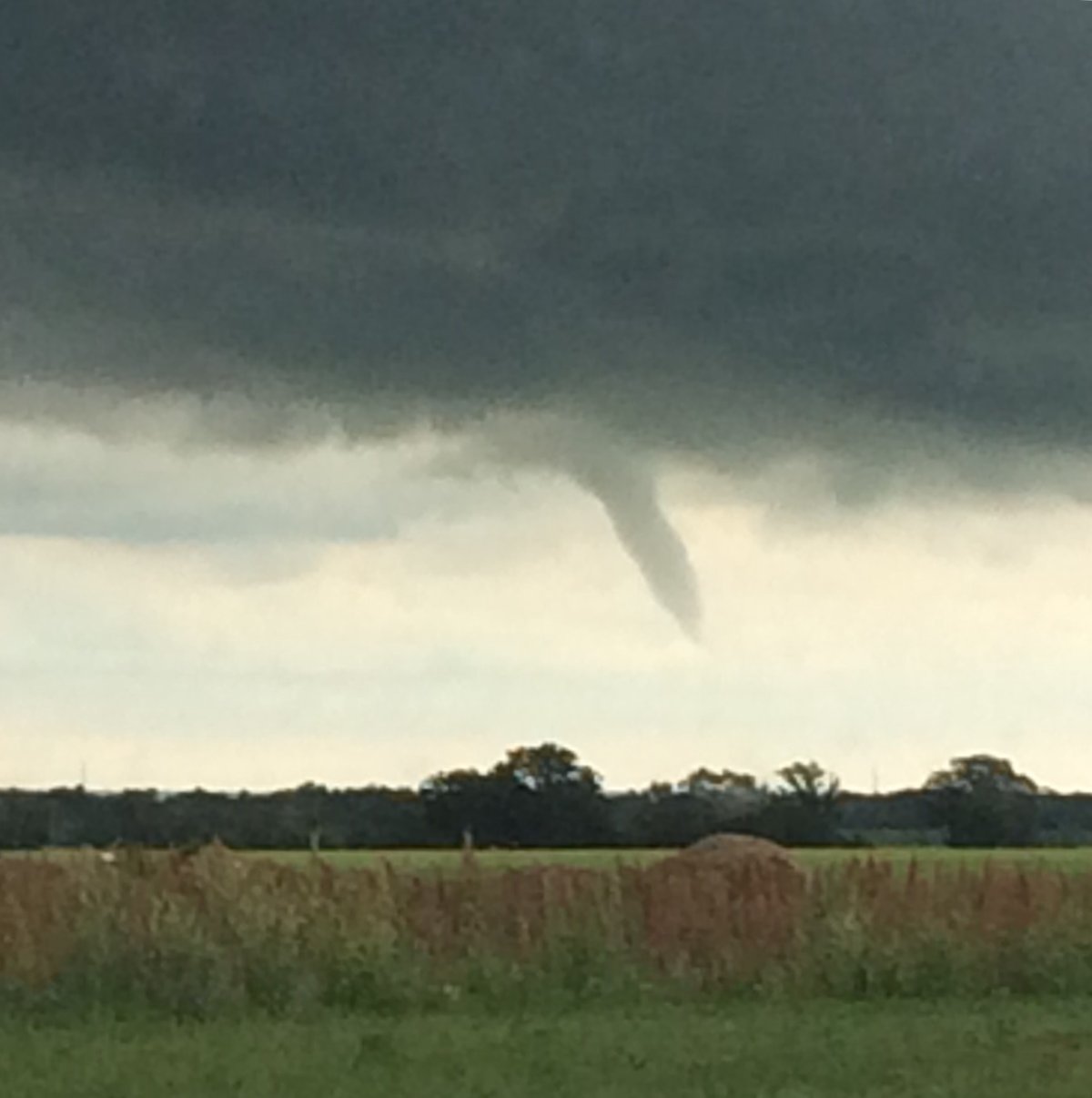 Tornado, waterspout touch down just north of Winnipeg - Winnipeg ...