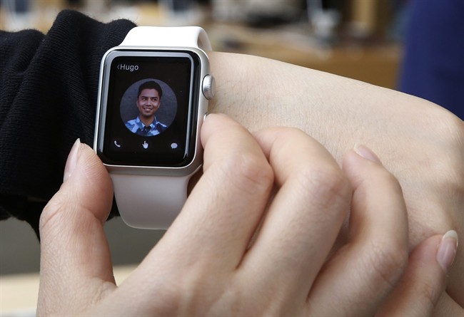 Apple Watch catching up to Fitbit in popularity - image