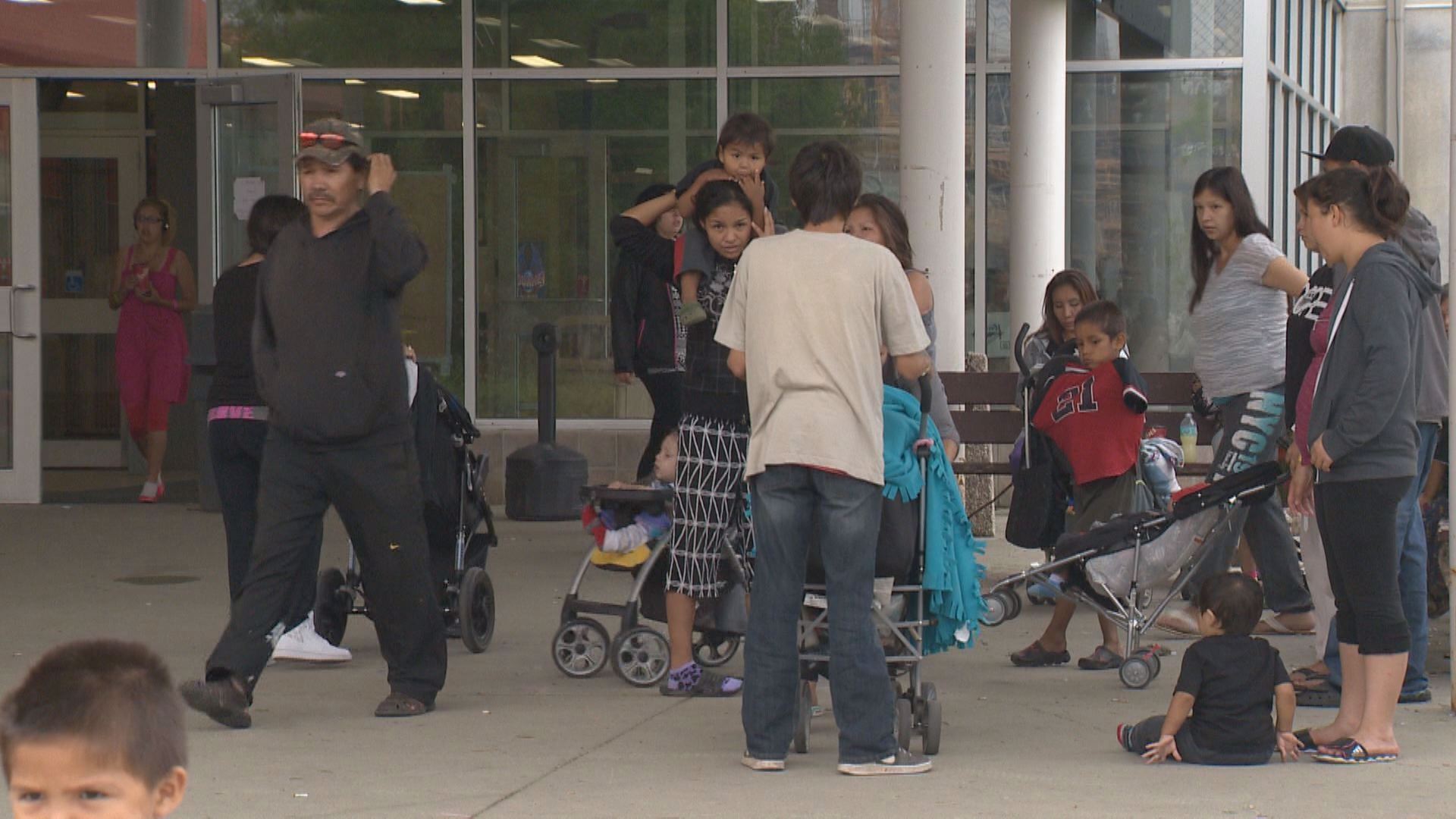 В Саскачеван 10 000 10 до 15 000 души са