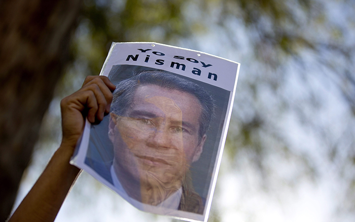 A demonstrator holds a sign that reads in Spanish "I am Nisman"  outside the court house in Buenos Aires, Argentina, Wednesday, March 18, 2015. Nisman was found dead in his bathroom on the eve of congressional hearings where he was due to present his accusations against President Cristina Fernandez of shielding Iranian officials from prosecution over the 1994 bombing of a Buenos Aires Jewish centre.