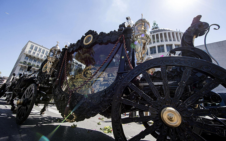 A horse-drawn carriage containing the coffin of purported mafia boss Vittorio Casamonica is driven past the Don Bosco church during the funeral ceremony in Rome, Thursday, Aug. 20, 2015.