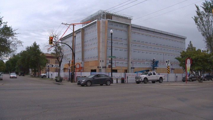 For lease signs a good sign on Broadway Avenue - image