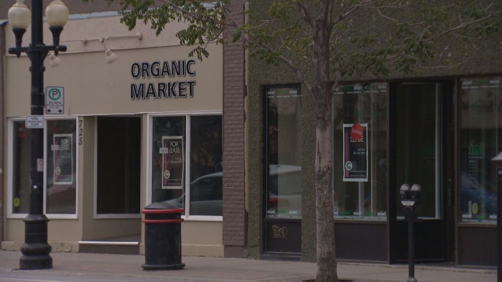 For lease signs a good sign on Broadway Avenue - image