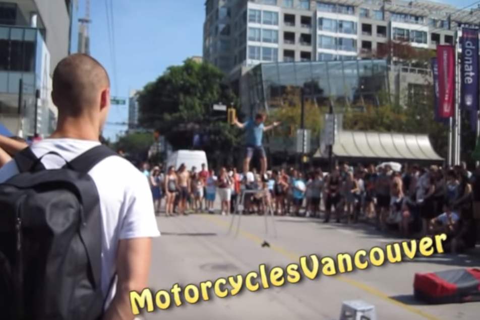 WATCH: Vancouver busker scorns disruptive child during performance - image