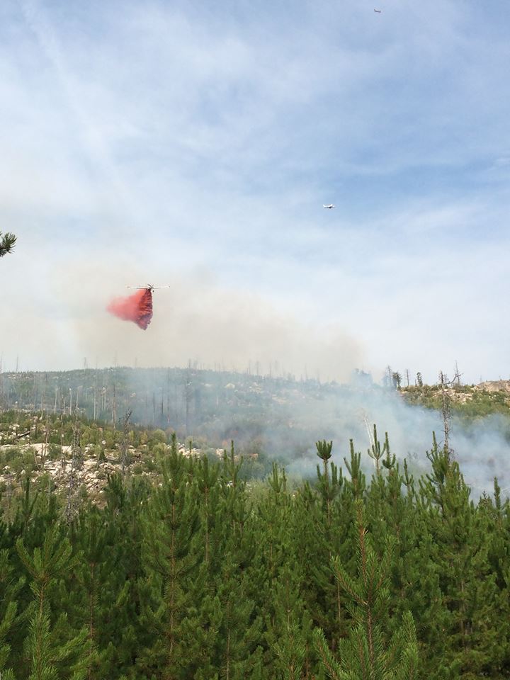 Air tankers drop retardant on wildfire near Chute Lake. 