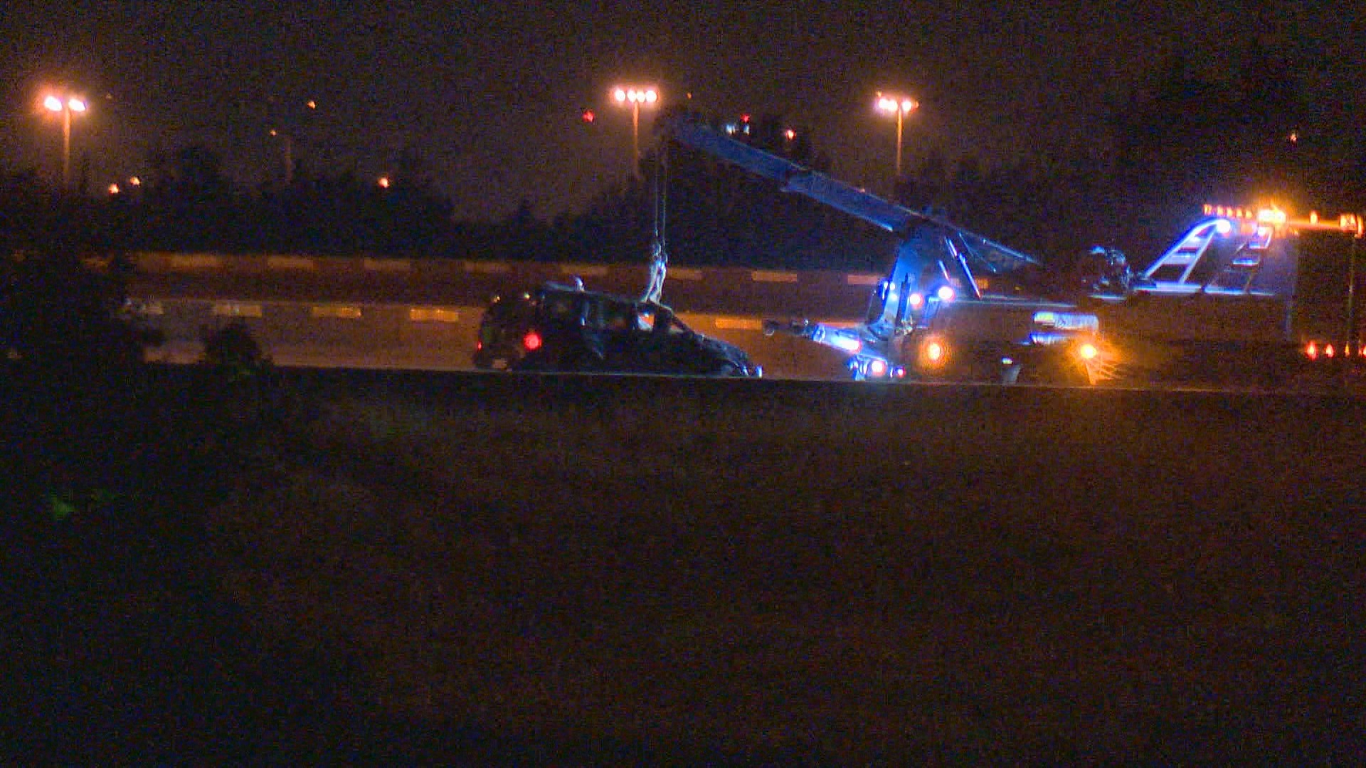 Crash closes Deerfoot Trail, sends one to hospital | Globalnews.ca
