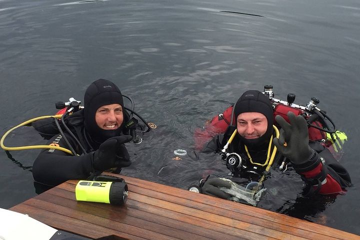 Volunteer divers taking part in search for missing  prosthetic leg earlier in the week in St-Donat, Que. Sunday, Aug. 2, 2015.