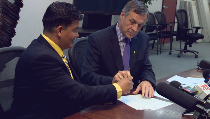 FSIN vice-chief Bobby Cameron and Saskatchewan Education Minister Don Morgan sign historic education agreement.