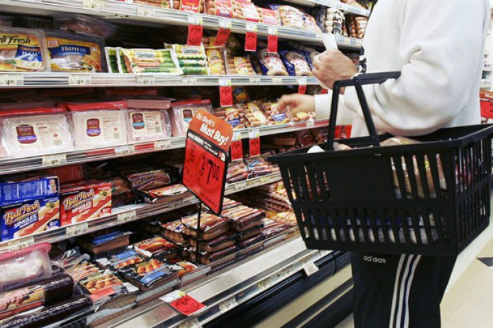 Food prices -- especially for meat -- continue to rise strongly, data from the federal statistics agency show.