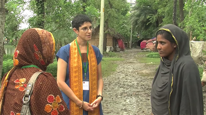 Dr. Ophira Ginsburg  (centre) working in rural Bangladesh on 
mobile health solutions for breast cancer case-finding, referral, and navigation.