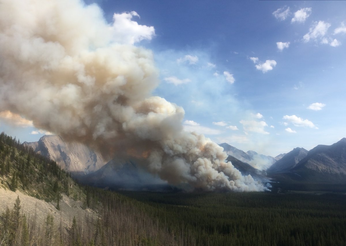 Hot dry weather causes Snarl Peak fire in Banff National Park to almost