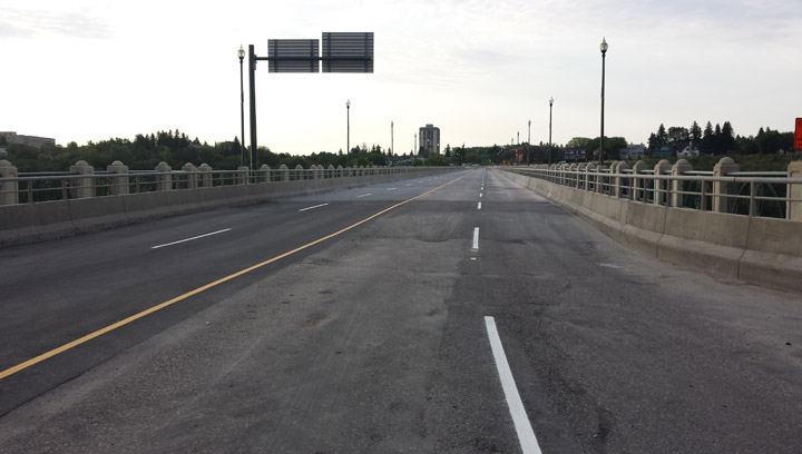 Saskatoon's University Bridge has reopened to regular traffic after rehabilitation work was completed four week early.