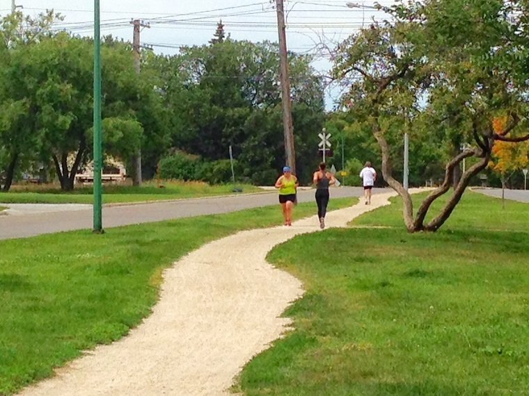 Joggers on Wellington Crescent have been warned to be on the lookout for suspicious activity.